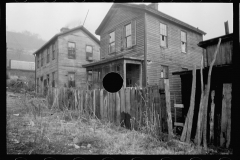 0184_Backyard , squalid housing ,Hamilton County, Ohio