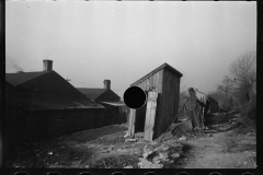 0196_Privy at rear of a house in Front Street, Hamilton