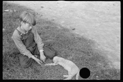 0423_Child from  family of ten , Brown County