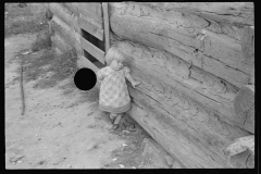 0424_ Child from  family of ten , Brown County, 