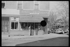 0455_Shoe shopand street corner, Nashville, Indiana