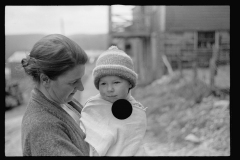 0541_Mother with child , Kempton Mining Town