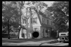 0689_Large modern affluent housing  , probably Washington D.C. suburb