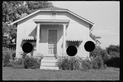 0705_Affluent single storey housing, probably Washington D.C .suburb