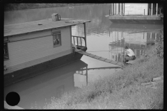 0977_River boat accommodation for families, Charleston