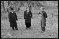 1274_Probably resettlement officials speaking with client. Possibly Ohio