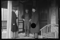 1276_Probably resettlement officials speaking with client. Possibly Ohio