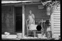 1409_Elderly woman washing clothes.