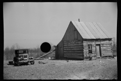 1422_Basic accommodation with old car ,  Tennessee