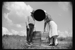 1652_Couple examining  wooden container, Decatur Homesteads 