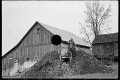 1839_Barn or Byre ; farmer tipping manure onto heap