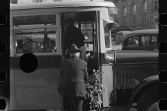 1912_Boarding the bus ,  Hagerstown 