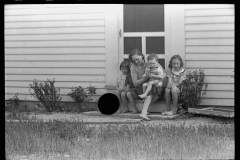 2026_Mother and young family sit on the step 