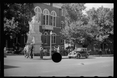 2085_Loafers' wall, outside the Court-house, Batesville, Arkansas