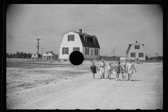 2101_Children coming home from school , Decatur Homesteads