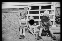 2102_Children in front of  Decatur Homesteads,