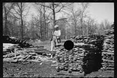 2189_Splitting shingles with froe and maul on Coalins project  farm