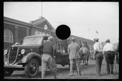 2587_Dynamometer used in  horse-pulling contest, Eastern States Fair, 