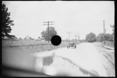 2594_Roadside scene, approach to Moundville , Alabama.