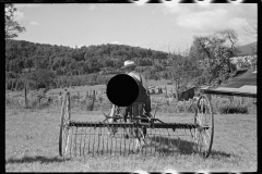 2873_Frank Kinney abord a hay rake, Eden Mills, Vermont