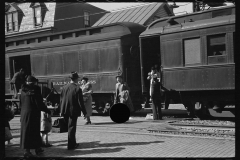 2921_Passengers arriving at  Hagerstown railroad station, Maryland