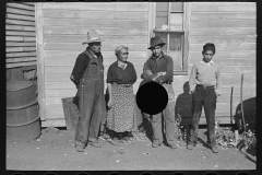 3049_ Mexican beet workers family, near Fisher, Minnesota