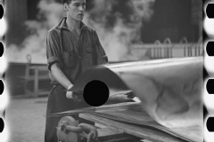 3114_ Steelworker with rolled steel plate ,  Pittsburgh, 