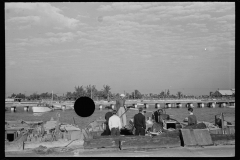 3197_Fishermen and on-lookers , Key West, Florida