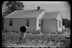 3235_Wife of homesteader in garden, Scioto Farms, Ohio