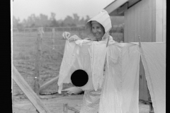 3281_Mrs Lestor Barnes , resettled farmer's wife , Wabash Farms