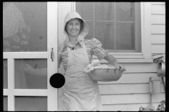 3284_Mrs Lestor Barnes , resettled farmer's wife , Wabash Farms ,