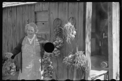 3391_Onion strings  rehabilitation client, Otoe County, Nebraska