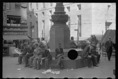 3446_Waiting for the parade,  Fountain Square , Cincinnati