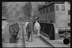 3698_Miners going home, children going to school , Omar,