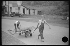 3771_Children with remains of a bed.  Scotts Run 