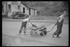 3772__Children with remains of a bed.  Scotts Run 