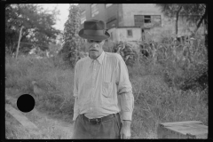 3855_Man living in shack by river, Charleston