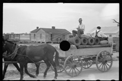 3972_Farmer with cotton seed, fence posts and wire 