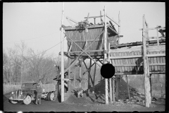 4024_Loading a truck with coal