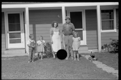 4151_ Tygart Valley homesteader and family, West Virginia