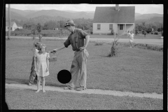 4152_Tygart Valley homesteader with some  family members