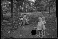 0059_ Children of resettlement farmer