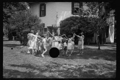 0307_Children in middle-class American  garden