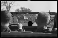 0941_Driving in open top car