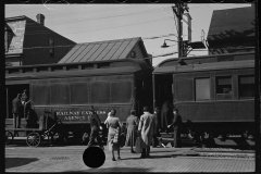 2920_Passengers departing  Hagerstown railroad station, Maryland