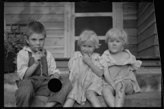 0061_Children of resettlement farmer, Skyline Farms, Alabama