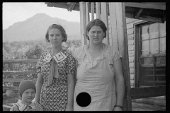 0144_Wife and child of a settler, Old Ragged Mountains, Shenandoah