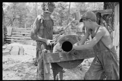 0174_Sharpening an axe, Ozark Mountains , Arkansas