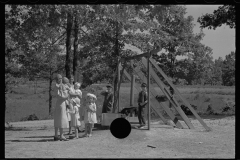 0611_ Affluent family , children play equipment