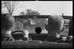 0941_Driving in open top car